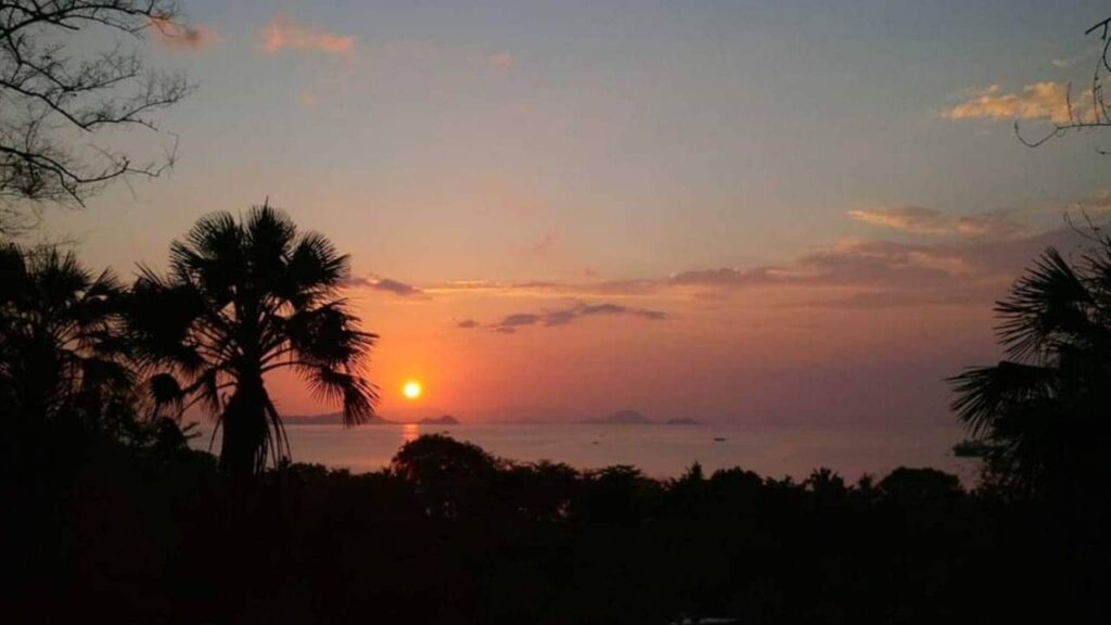 sunset labuan bajo