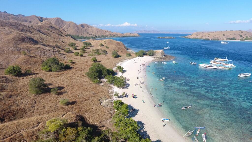 pink beach komodo 2d1n