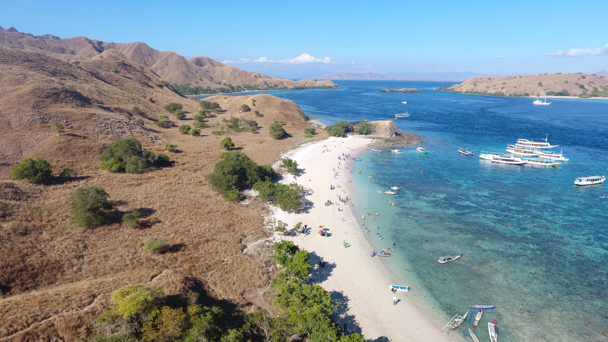 pink beach komodo 2d1n